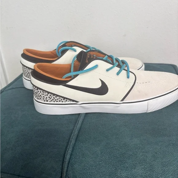 Nike SB Zoom Janoski Olympic Safari Cream and Black Sneakers with Blue Laces - Picture 6 of 7